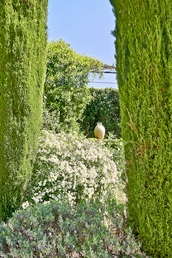 April.Garden.07-1410099