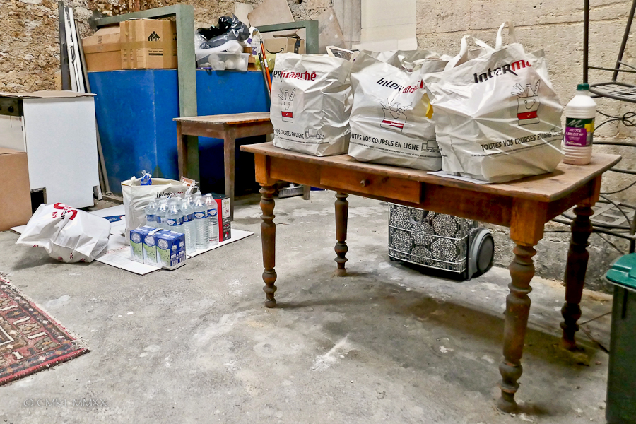 Isolation.Food.03-1400879